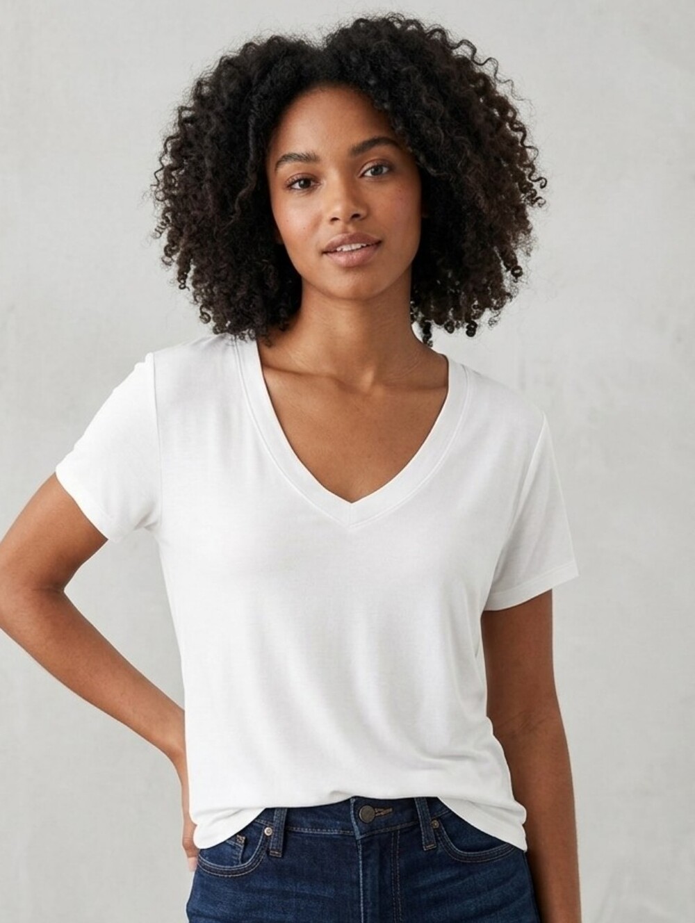 American Eagle Outfitters White V-Neck Short Sleeve Tee - Lightweight
